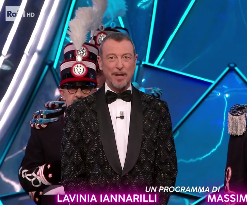 amadeus abito serata finale sanremo 2024