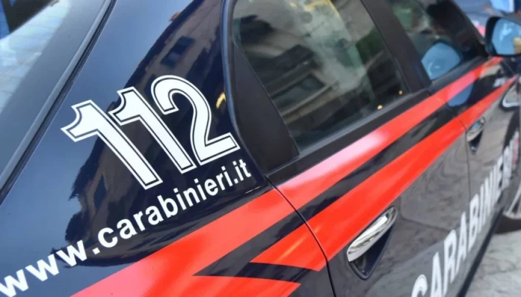 Scontro tra 3 auto: morti due carabinieri di 23 e 26 anni, altri 4 feriti