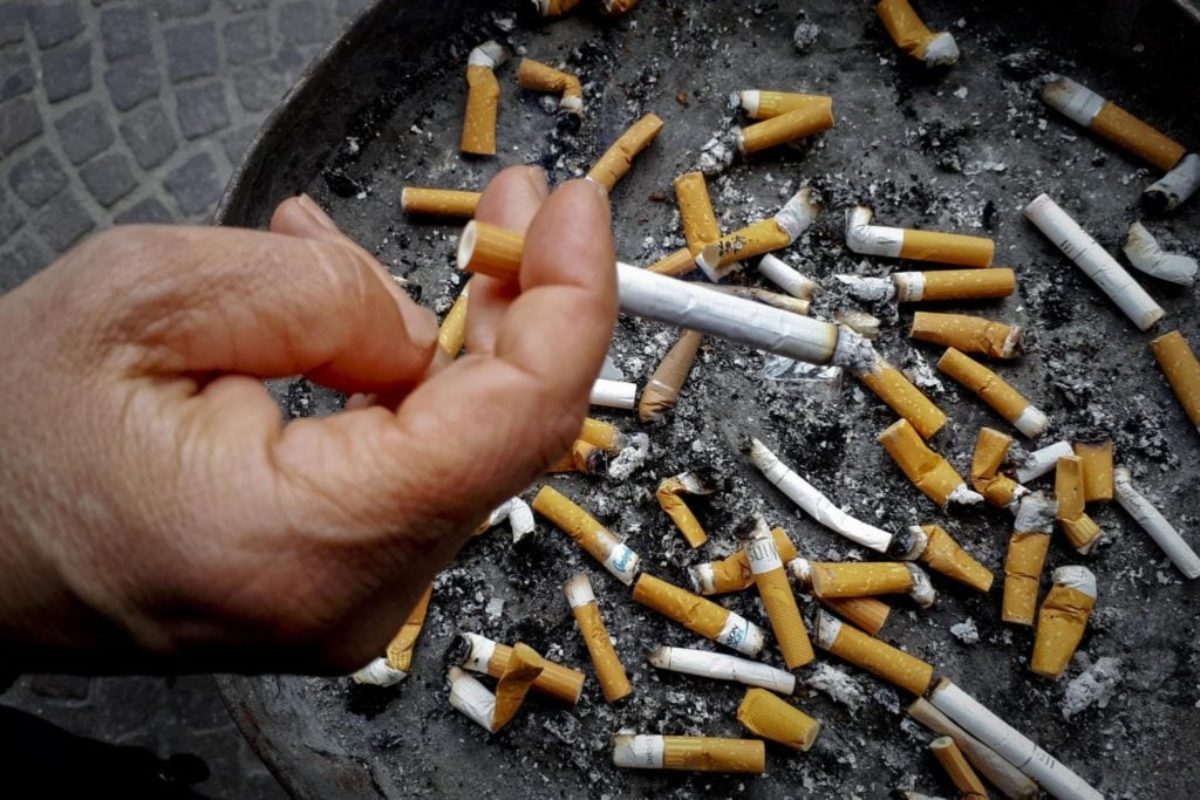 Torino, stop al fumo all’aperto: sigarette vietate a meno di 5 metri dalle altre persone