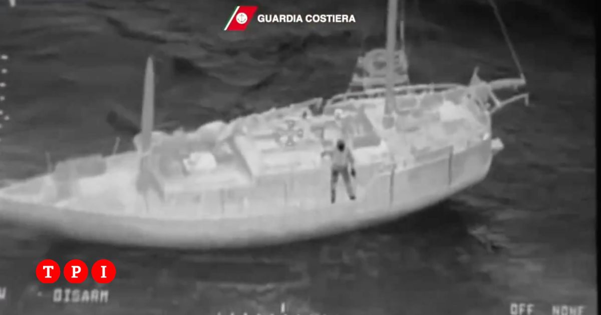 Navigatore solitario disperso in mare tra Grecia e Italia da 10 giorni: salvato dalla Guardia Costiera | VIDEO