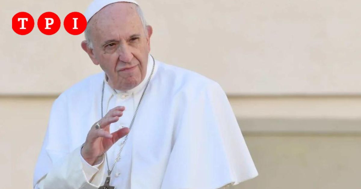 Papa Francesco contro le fabbriche di armi: “Terribile guadagnare con la morte”