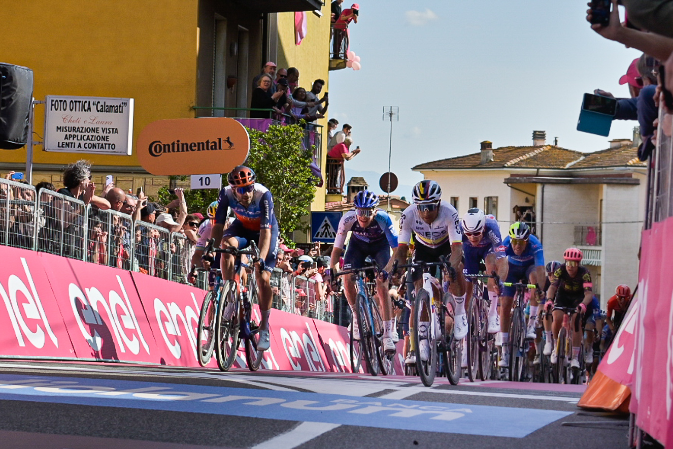 Giro d’Italia 2024: Milan lavora, Kooj raccoglie