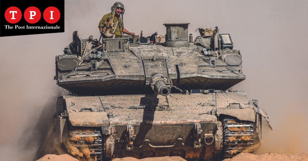 Disegno A Matita Del Carro Armato Di Una Macchina Da Guerra Dettagliata E Intricata 124507 161512