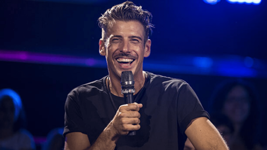 sanremo 2025 abiti abito francesco gabbani giacche vestiti festival oggi