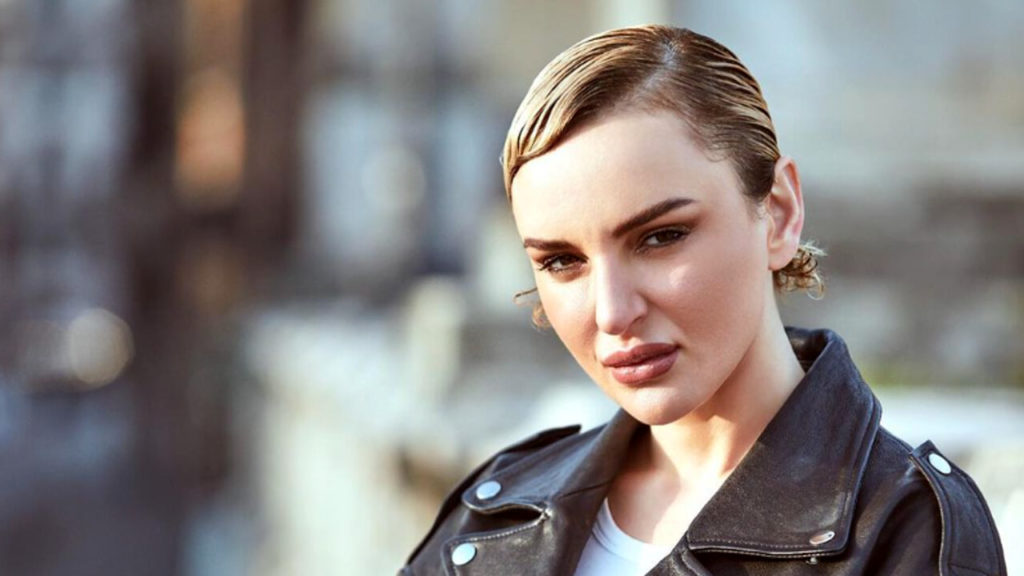 sanremo 2025 arisa abito festival stilista look vestito vestiti oggi