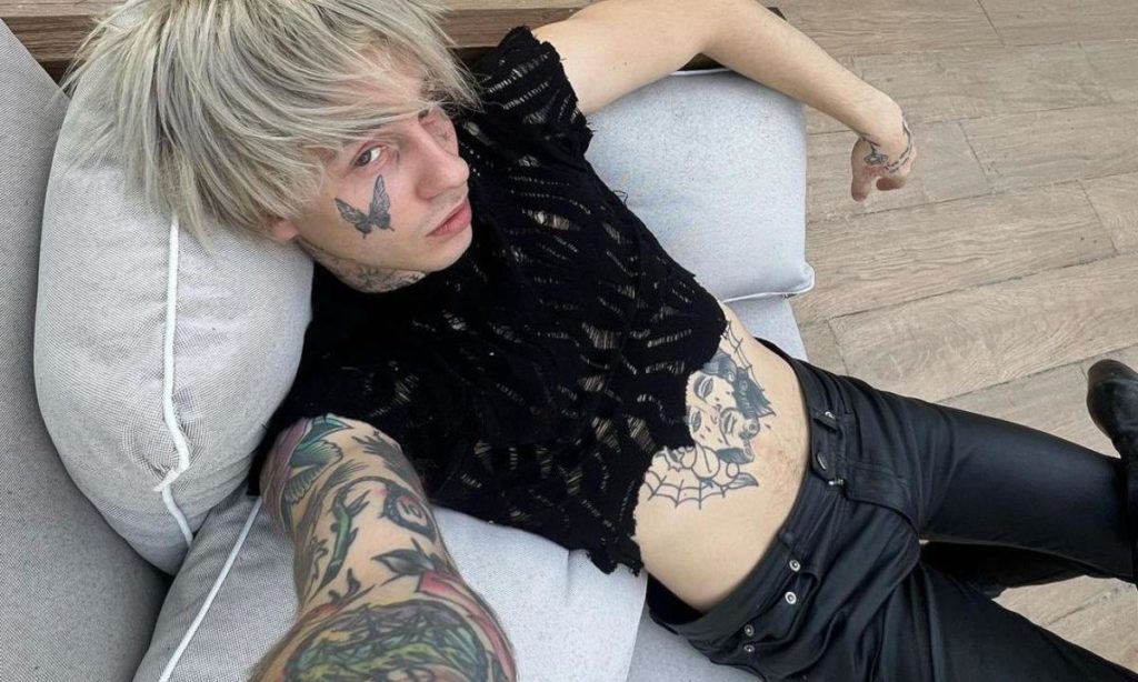 sanremo 2025 chiello abito festival abiti vestiti vestito oggi rai 1