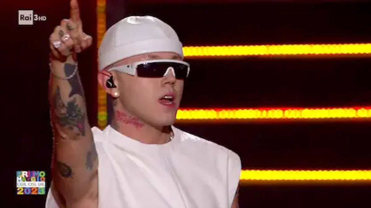 sanremo 2025 lazza abito festival stilista look vestito vestiti oggi rai 1