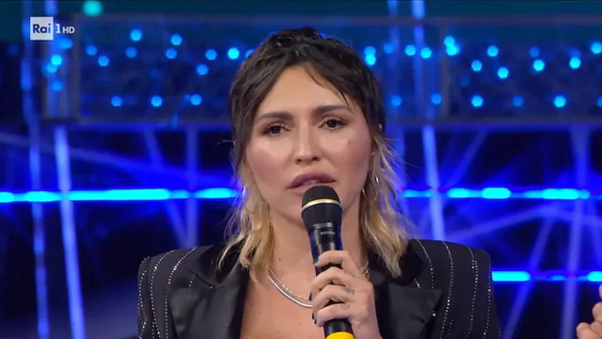 sanremo 2025 serena brancale abiti abito festival look vestito vestiti oggi serata finale