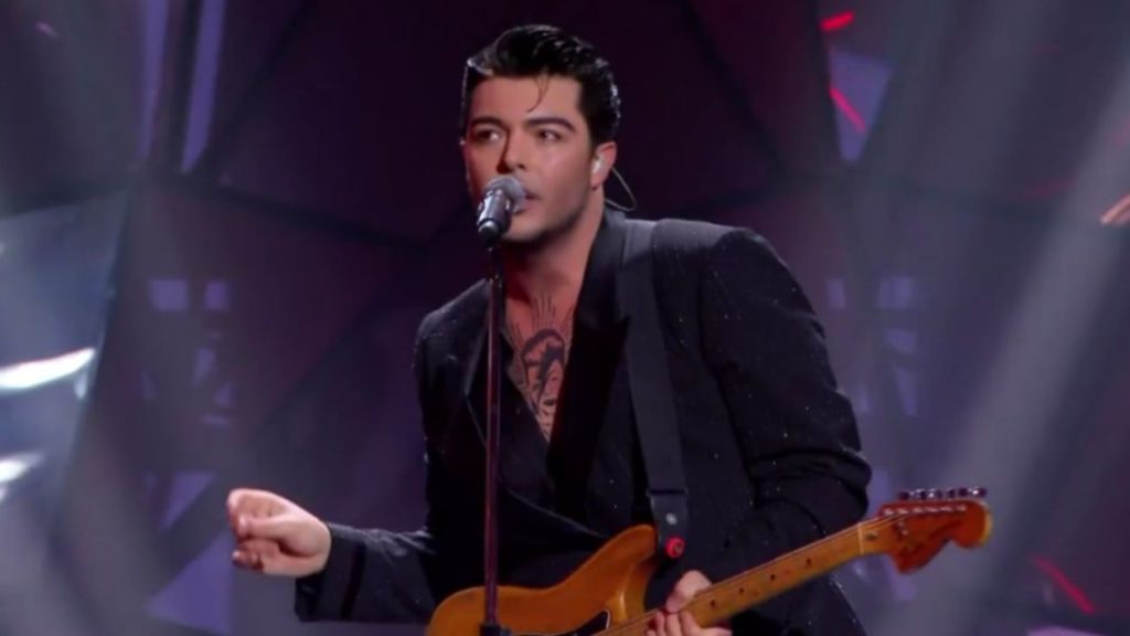 sanremo 2025 the kolors abiti abito festival vestiti vestito look oggi quarta serata