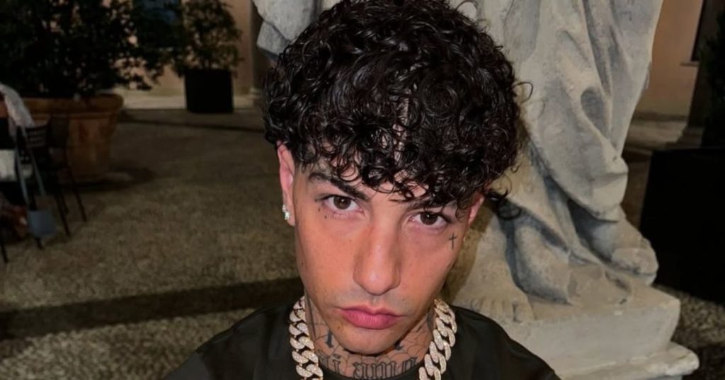 sanremo 2025 tony effe abiti abito festival oggi stilista look vestiti