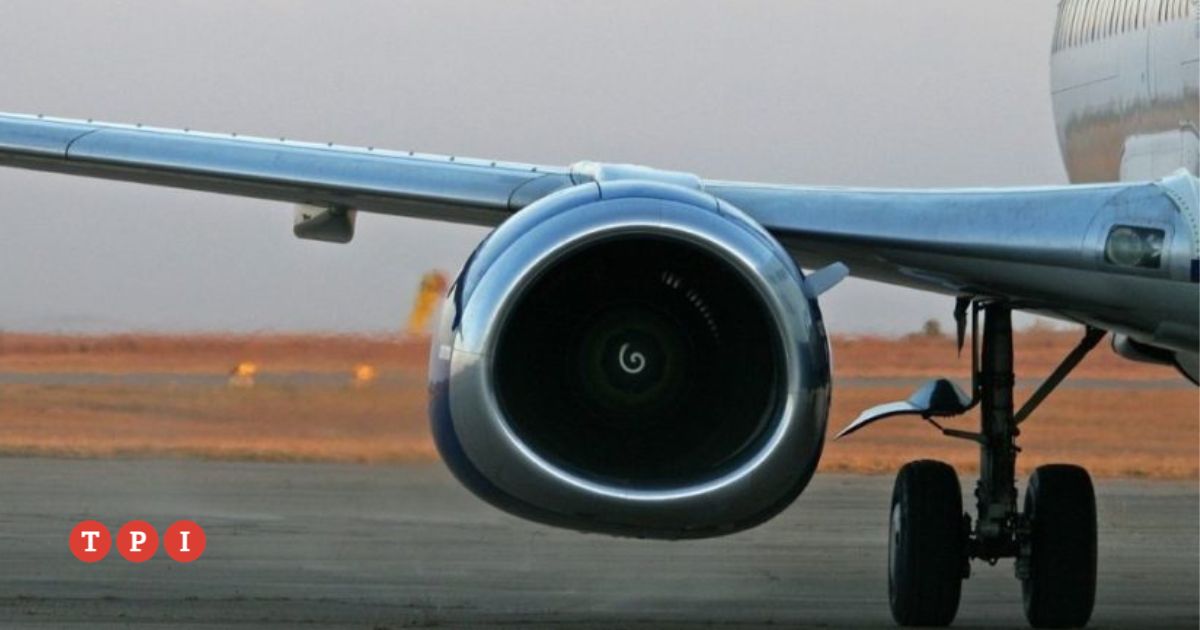 pilota dimentica da Tpi.it Il pilota dimentica il passaporto aereo costretto a tornare indietro dopo due ore di volo