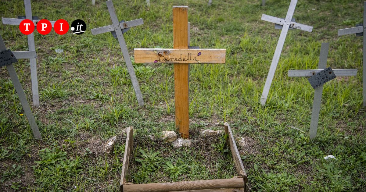 Tombe rimosse da Tpi.it Tombe rimosse al cimitero dei feti a Brescia due dirigenti del Comune rischiano il processo