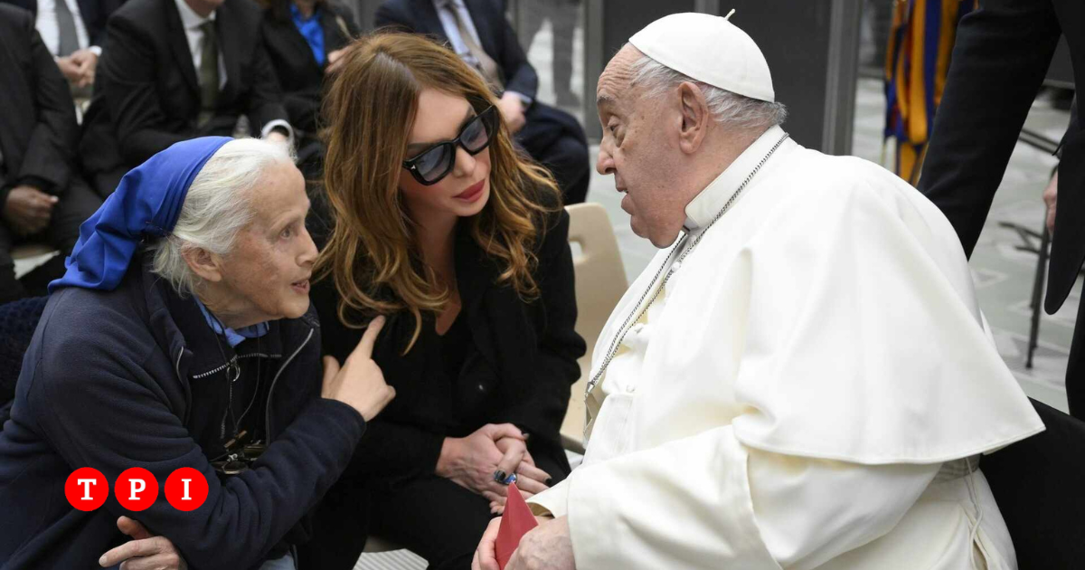 Alessia, l’amicizia e gli incontri di una donna trans con Papa Francesco: “Chiamiamoci per nome, così si abbattono i pregiudizi” Alessia, l’amicizia e gli incontri di una donna trans con Papa Francesco: “Chiamiamoci per nome, così si abbattono i pregiudizi”