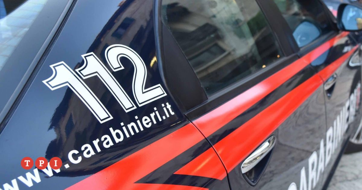 Bari uccide da Tpi.it Bari uccide a coltellate la moglie si barrica in casa e chiama i carabinieri Venite a prendermi