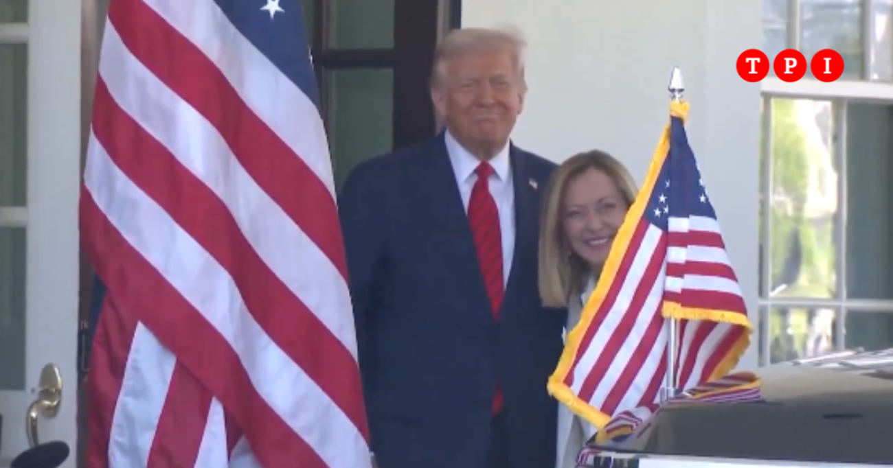 Donald Trump riceve Giorgia Meloni alla Casa bianca: “Persona eccezionale”. La premier: “Accordo possibile sui dazi. Aumenteremo la spesa militare fino al 2% del Pil” Donald Trump riceve Giorgia Meloni alla Casa bianca: “Persona eccezionale”. La premier: “Accordo possibile sui dazi. Aumenteremo la spesa militare fino al 2% del Pil”