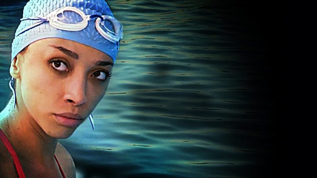 nuotando nella follia trama cast streaming film rai 2