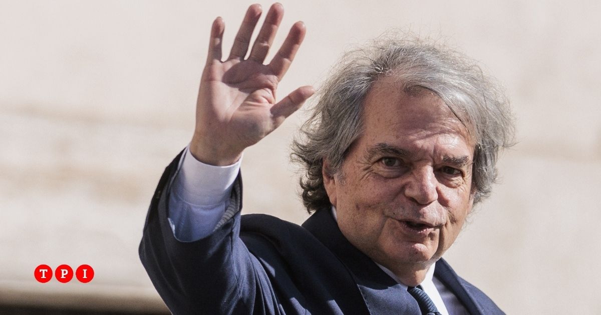 Renato Brunetta si aumenta lo stipendio di 60mila euro come presidente del Cnel: da 250mila a 310mila euro l’anno Renato Brunetta si aumenta lo stipendio di 60mila euro come presidente del Cnel: da 250mila a 310mila euro l’anno