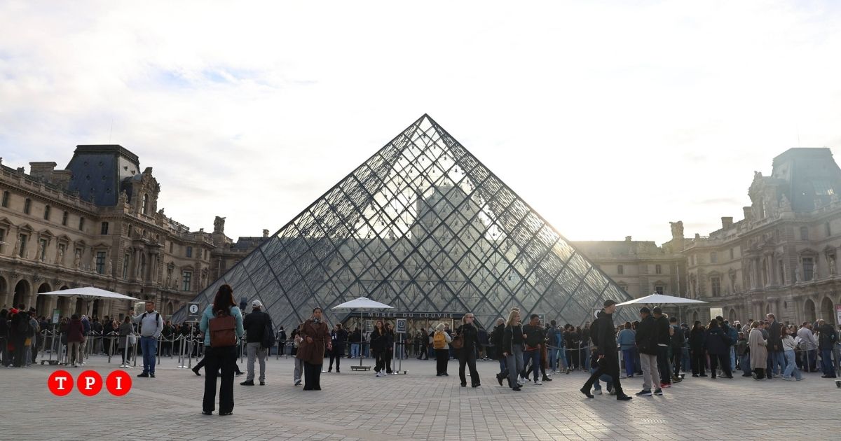 furto al louvre l8217incredibile falla nella sicurezza la password delle telecamere era louvre da Tpi.it furto al louvre l8217incredibile falla nella sicurezza la password delle telecamere era louvre