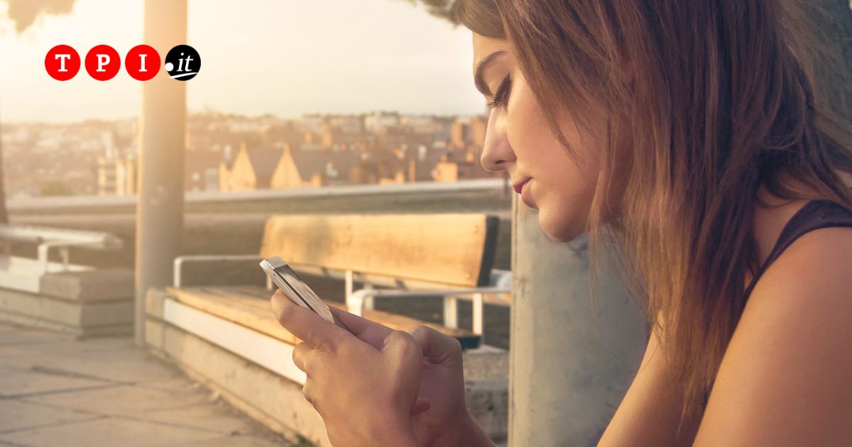 Come si informano i giovani italiani: poca politica, molto digitale. E scarsa consapevolezza del rischio di fake news Come si informano i giovani italiani: poca politica, molto digitale. E scarsa consapevolezza del rischio di fake news