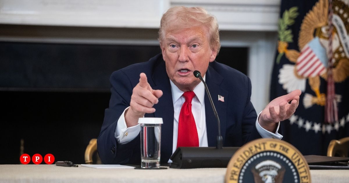 Il New York Times pubblica un articolo sulla salute di Trump, lui si infuria e insulta la giornalista: “Sto benissimo, l’autrice è brutta dentro e fuori” Il New York Times pubblica un articolo sulla salute di Trump, lui si infuria e insulta la giornalista: “Sto benissimo, l’autrice è brutta dentro e fuori”