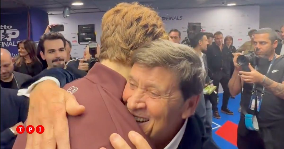 L’abbraccio tra Jannik Sinner e Gianni Morandi: “Mi hai portato fortuna”, “Ti voglio bene” | VIDEO L’abbraccio tra Jannik Sinner e Gianni Morandi: “Mi hai portato fortuna”, “Ti voglio bene” | VIDEO