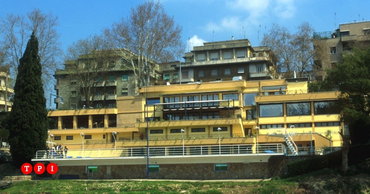 Addetta alle pulizie dà del “tu” a una socia del Circolo Canottieri Roma: il club la licenzia. Lei si rivolge al tribunale del lavoro