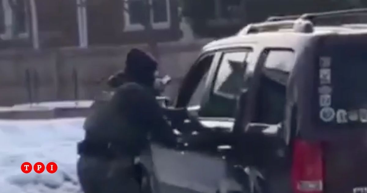 Forze speciali dell’Ice sparano e uccidono una donna di 37 anni durante un controllo anti migranti a Minneapolis | VIDEO