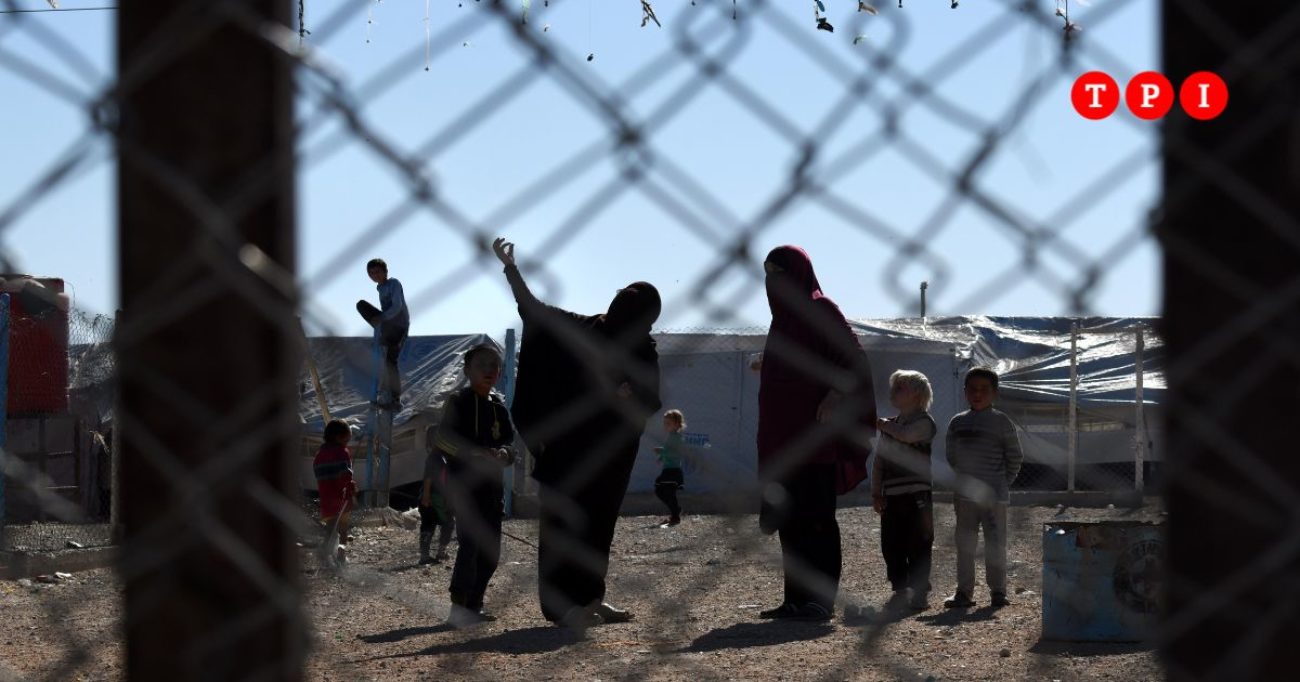 siria scontri tra le forze curde e del governo di damasco evasi 1500 detenuti dell8217isis sdf si ritirano dal campo di al hol da Tpi.it siria scontri tra le forze curde e del governo di damasco evasi 1500 detenuti dell8217isis sdf si ritirano dal campo di al hol