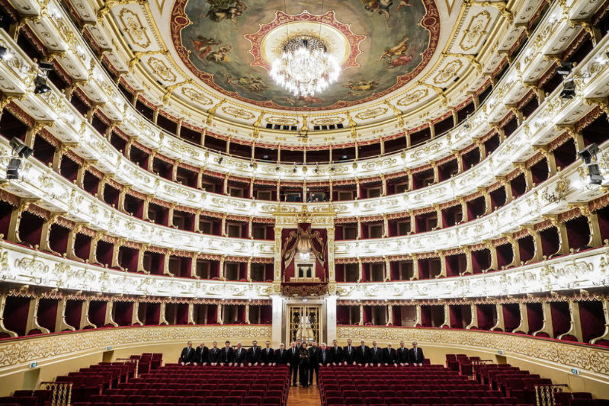 Chi è Il Coro del Teatro Regio di Parma, che duetta con Arisa nella serata delle Cover di Sanremo 2026 Chi è Il Coro del Teatro Regio di Parma, che duetta con Arisa nella serata delle Cover di Sanremo 2026