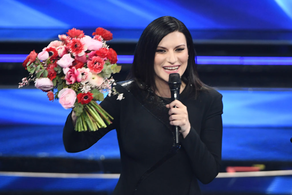 Sanremo 2026, gli abiti di Laura Pausini per la terza serata del Festival: look, stilista Sanremo 2026, gli abiti di Laura Pausini per la terza serata del Festival: look, stilista