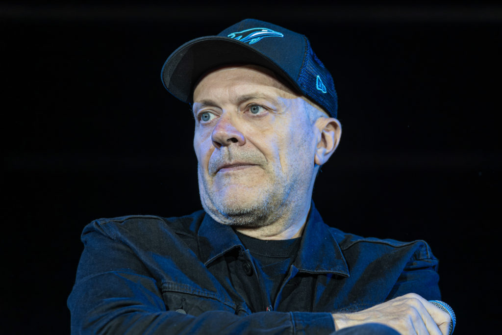 sanremo 2026 quando canta a che ora max pezzali durante la prima serata del festival da Tpi.it sanremo 2026 quando canta a che ora max pezzali durante la prima serata del festival