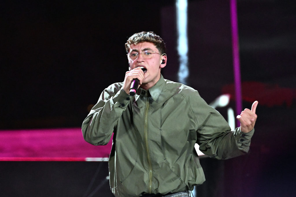 sanremo 2026 l8217abito di tredici pietro per la terza serata del festival look e stilista da Tpi.it sanremo 2026 l8217abito di tredici pietro per la terza serata del festival look e stilista