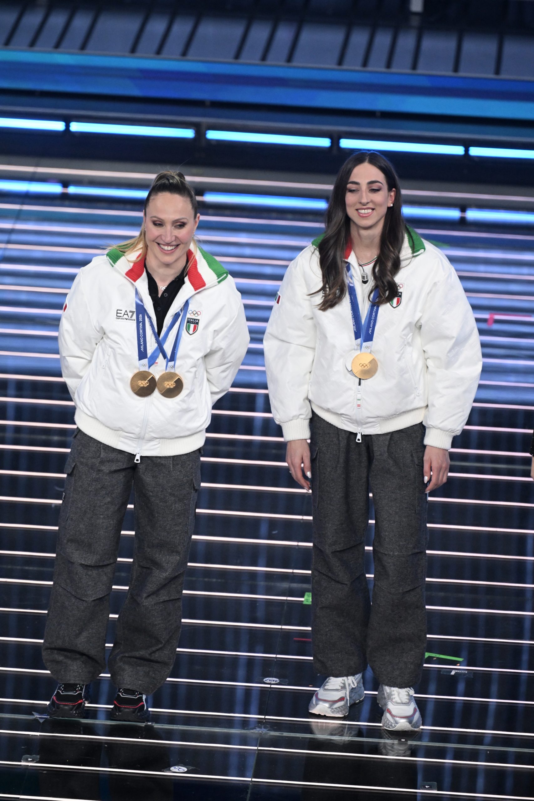 Lisa Vittozzi e Francesca Lollobrigida sul palco del Festival di Sanremo 2026 (Credit: AGF)