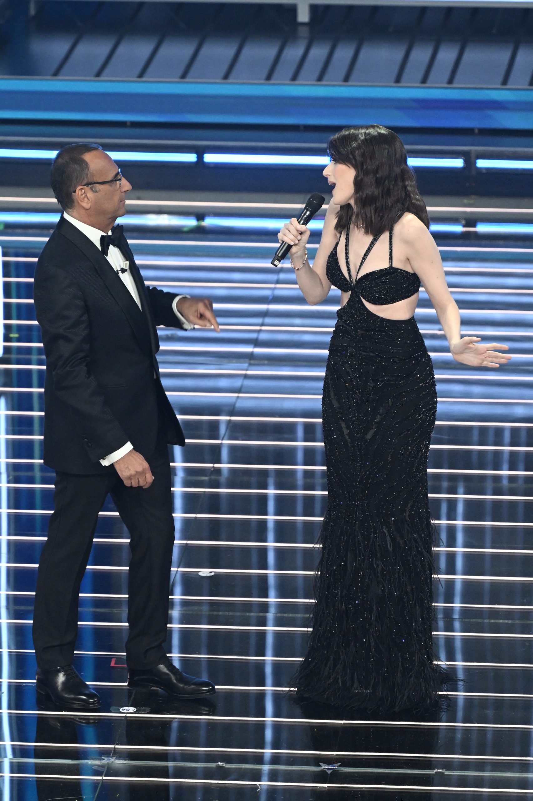 Carlo Conti e Pilar Fogliati sul palco del Festival di Sanremo 2026 (Credit: AGF)
