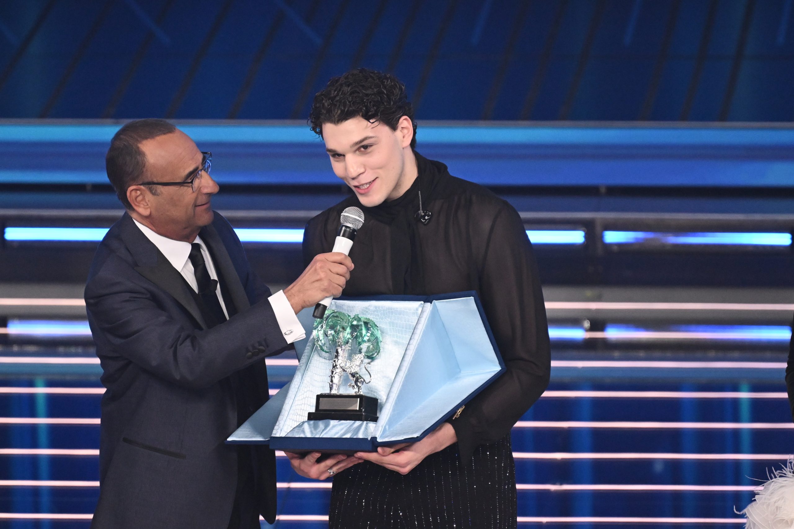 Carlo Conti e il vincitore delle Nuove Proposte del Festival di Sanremo 2026, Nicolo' Filippucci (Credit: AGF)