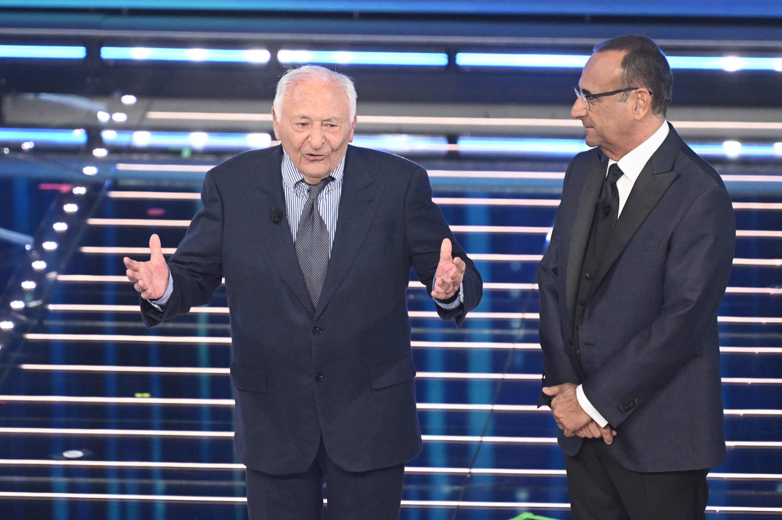 Mogol sul palco del Festival di Sanremo 2026 (Credit: AGF)