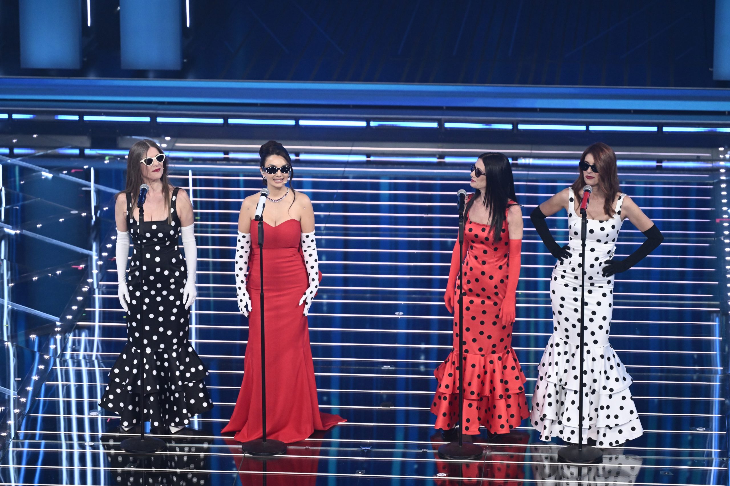 Elettra Lamborghini con le Las Ketchup al Festival di Sanremo 2026 (credit: AGF)