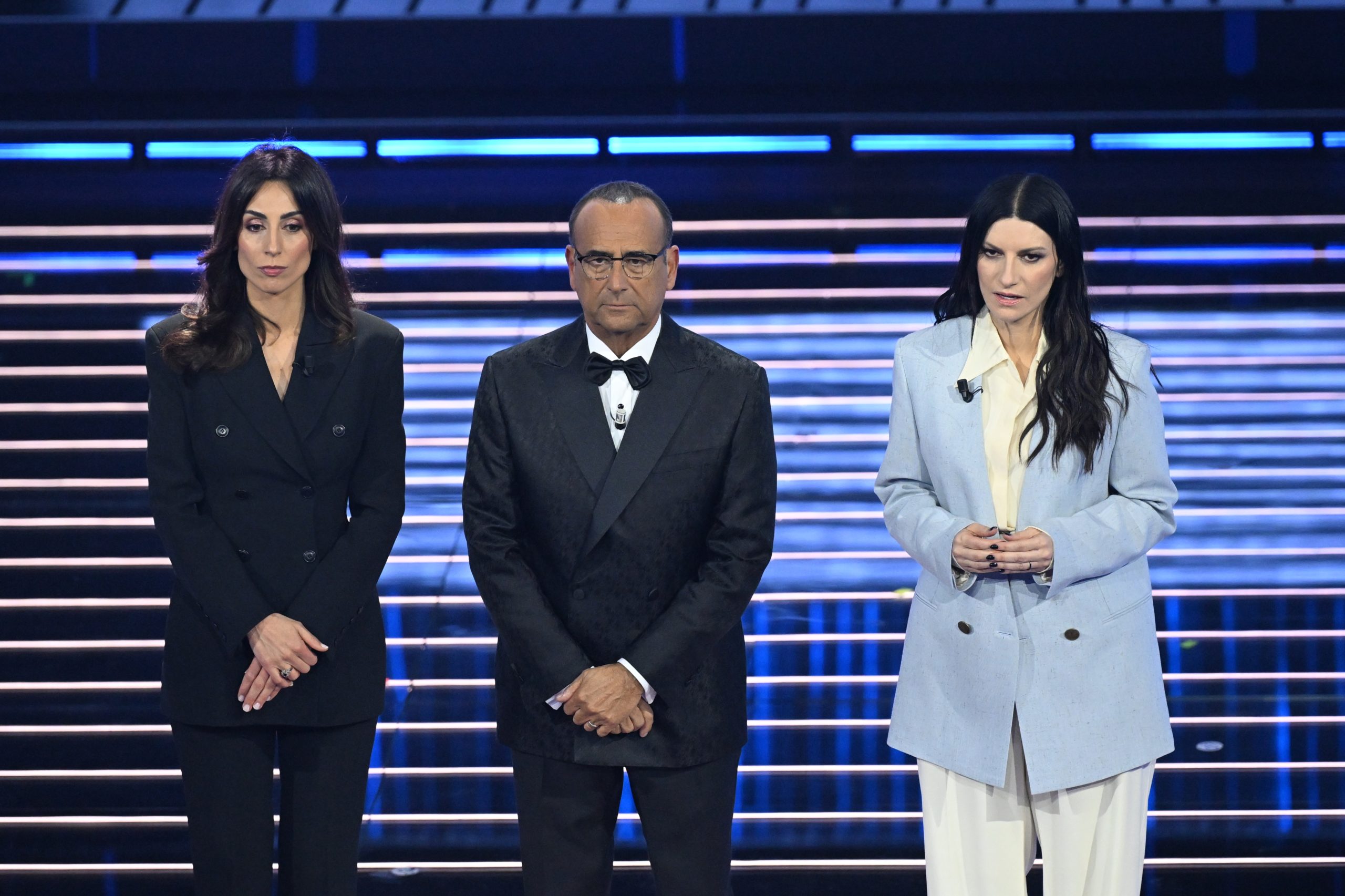 Carlo Conti, Laura Pausini e Giorgia Cardinaletti sul palco del Festival di Sanremo 2026 (Credit: AGF)