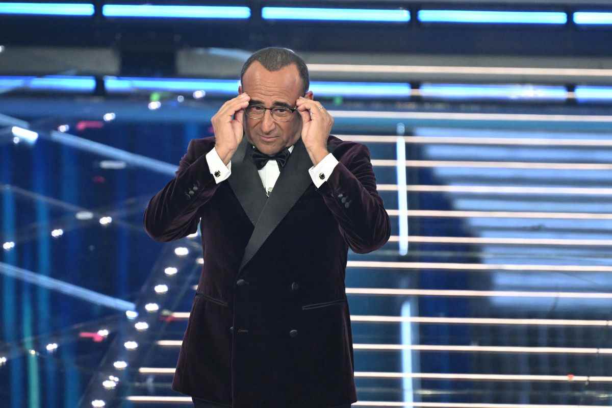 Sanremo 2026, il fuorionda di Carlo Conti diventa virale: “Che figura, che figura…” Sanremo 2026, il fuorionda di Carlo Conti diventa virale: “Che figura, che figura…”
