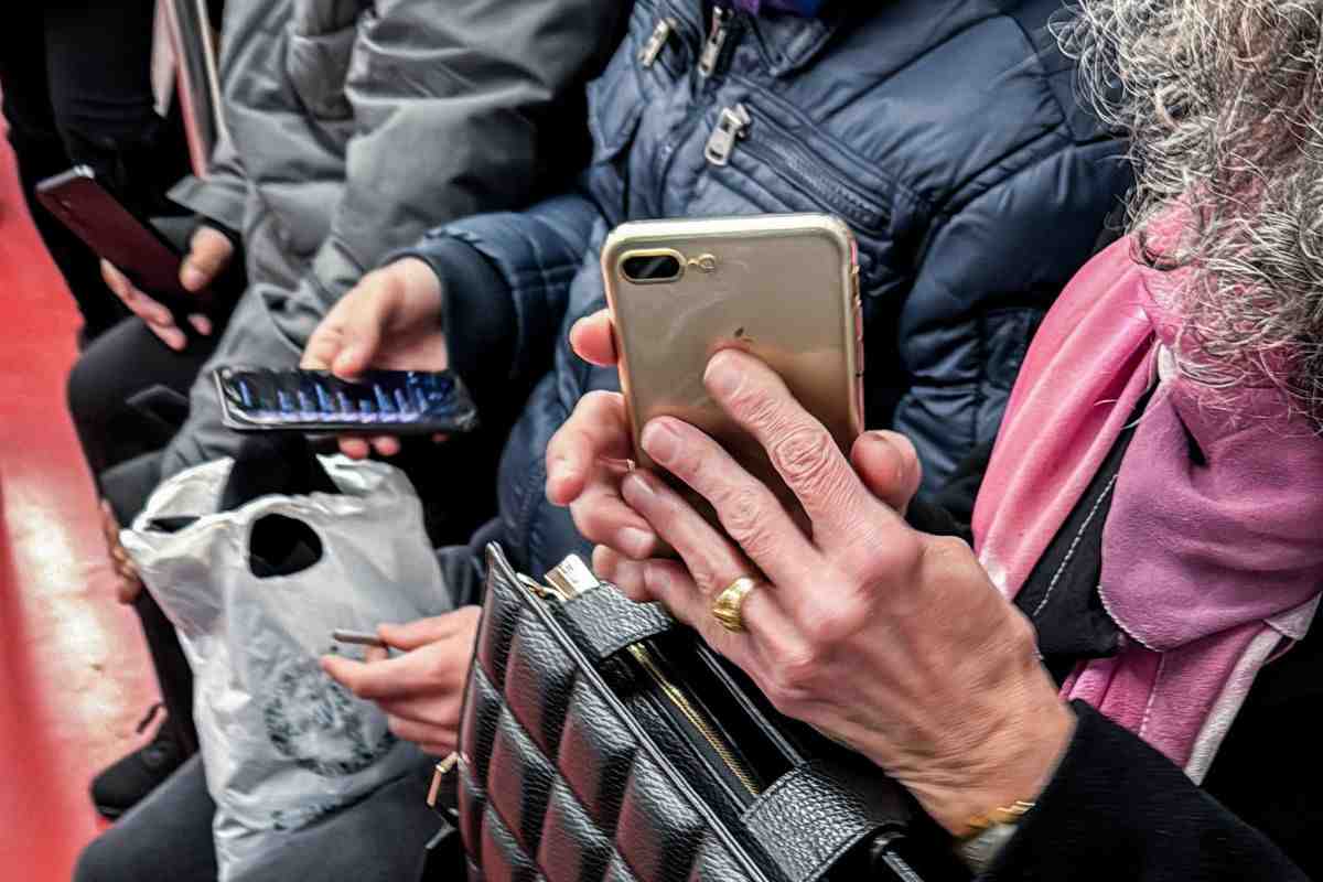 Trasforma il tuo smartphone in un telecomando in 30 secondi netti: la funzione che pochi conoscono