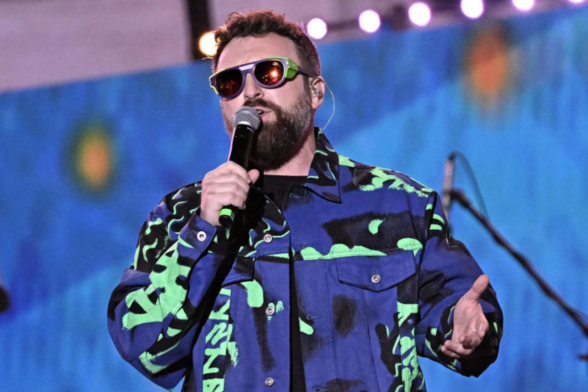 sanremo 2026 gli abiti di dargen d8217amico al festival look e stilista da Tpi.it sanremo 2026 gli abiti di dargen d8217amico al festival look e stilista