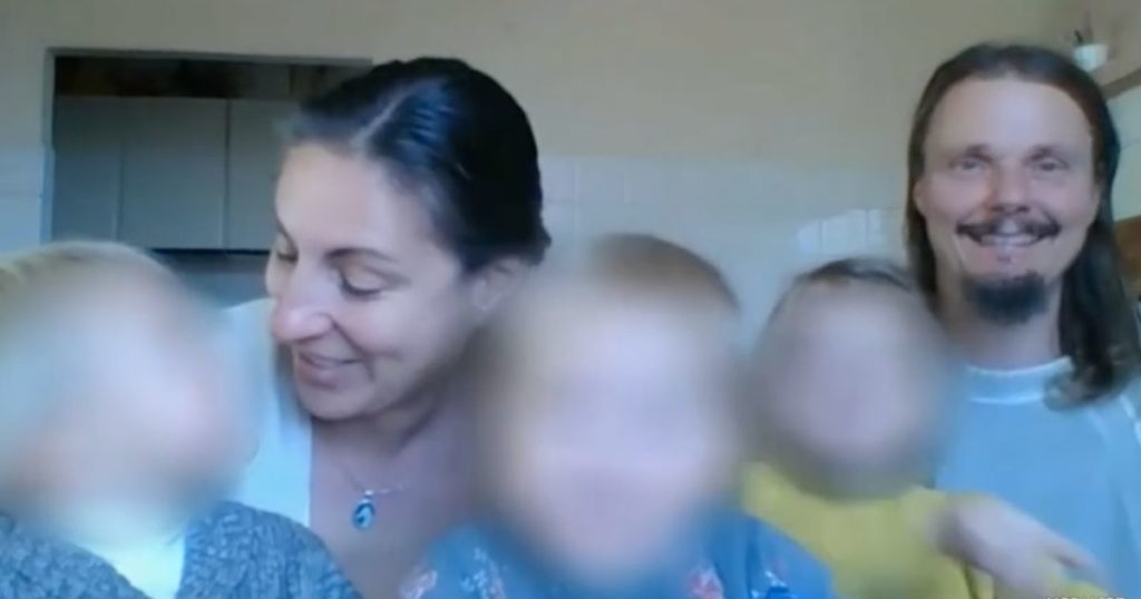 Famiglia nel bosco, il Tribunale dei Minori ordina di separare madre e figli