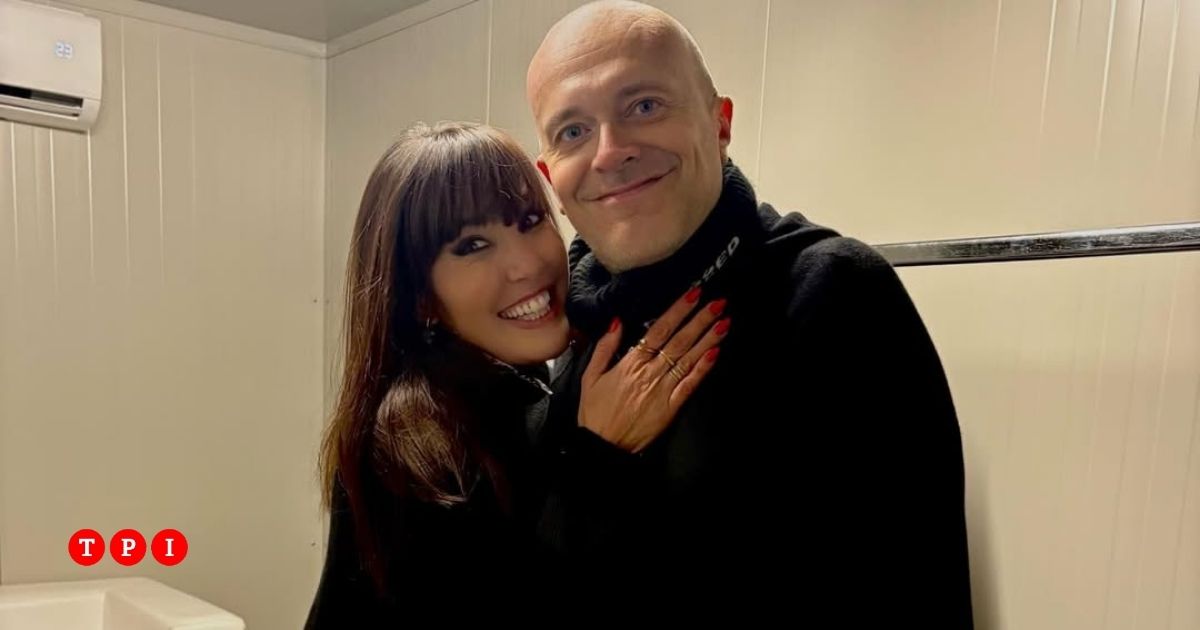 La moglie di Max Pezzali: “Soffocato dagli ex manager, ora è tornato a divertirsi. La serie sugli 883? Molto romanzata”