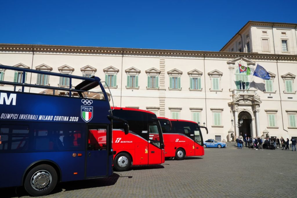 Busitalia (Gruppo FS) accompagna gli atleti olimpici di Milano-Cortina 2026 al Quirinale
