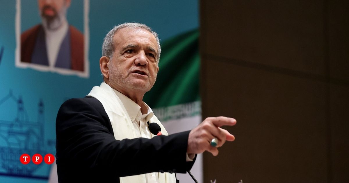 il presidente iraniano pezeshkian mostra all8217onu le foto dei bambini uccisi dai raid di usa e israele e la delegazione usa abbandona l8217aula video da Tpi.it il presidente iraniano pezeshkian mostra all8217onu le foto dei bambini uccisi dai raid di usa e israele e la delegazione usa abbandona l8217aula video