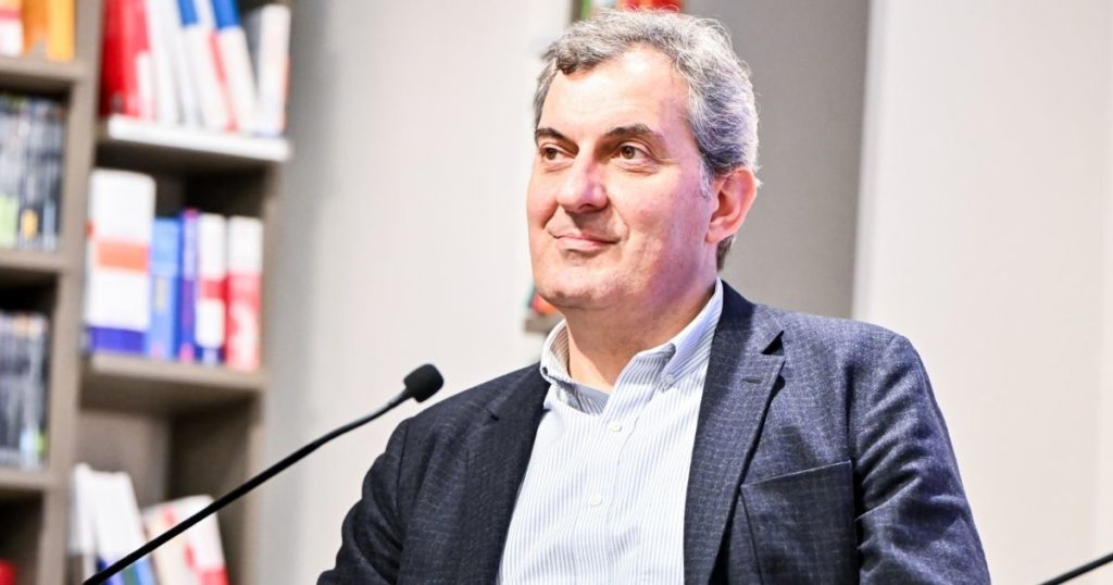 Mario Calabresi verso la candidatura a sindaco di Milano, il giornalista lascia Chora Media: “Percorrerò una strada nuova”