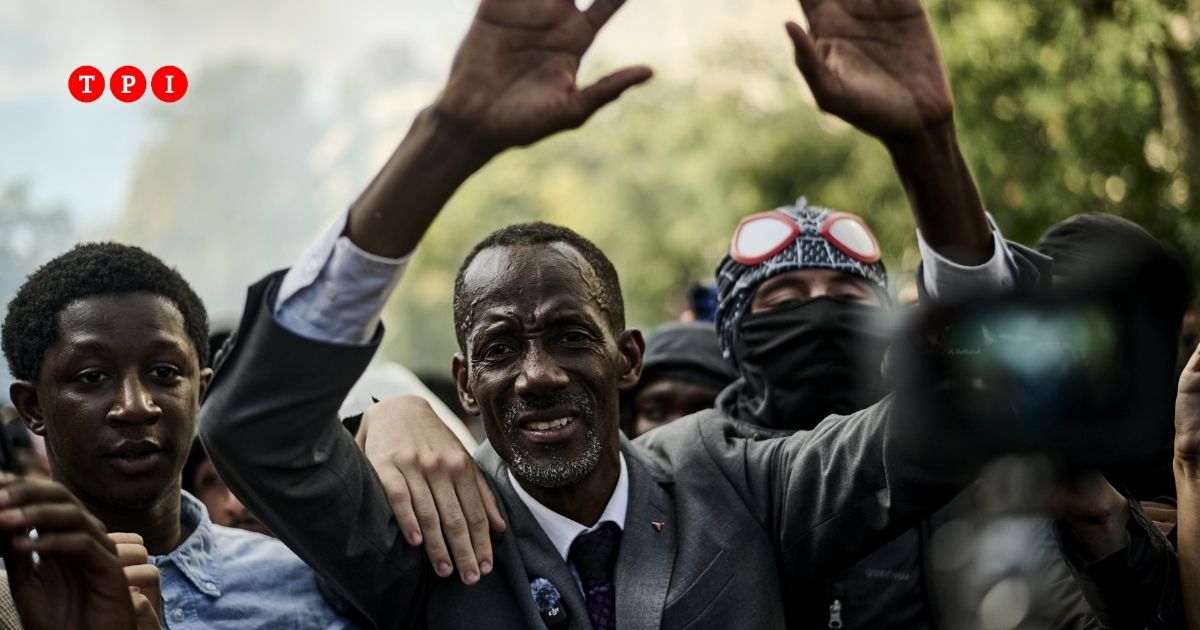 francia il sindaco di saint denis in piazza con gli studenti chi 232 bally bagayoko video da Tpi.it francia il sindaco di saint denis in piazza con gli studenti chi 232 bally bagayoko video