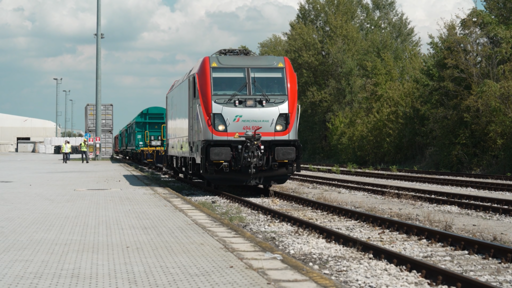 fs logistix e interporto bologna presentato il primo treno demo dac italiano da Tpi.it fs logistix e interporto bologna presentato il primo treno demo dac italiano