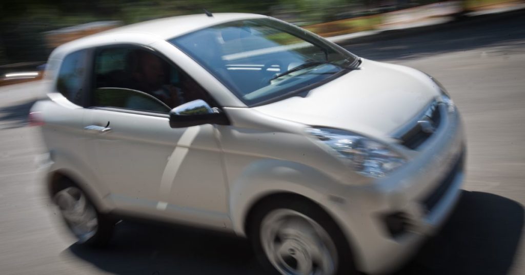 Banda della minicar, individuati gli aggressori: sono due minorenni. Uno è figlio di un carabiniere
